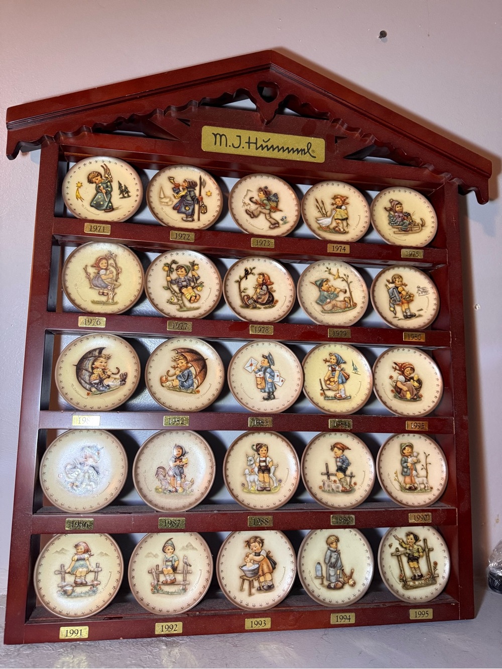 Hummel Plate Wall Display Rack in Brown and Cream